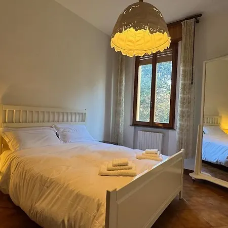 Tamburini 38 Vintage Near Center, Parking Included Appartamento