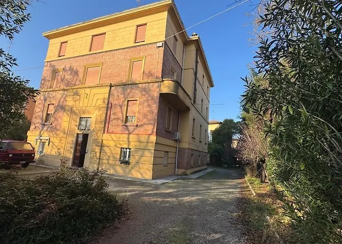 Tamburini 38 Vintage Near Center, Parking Included モデナ